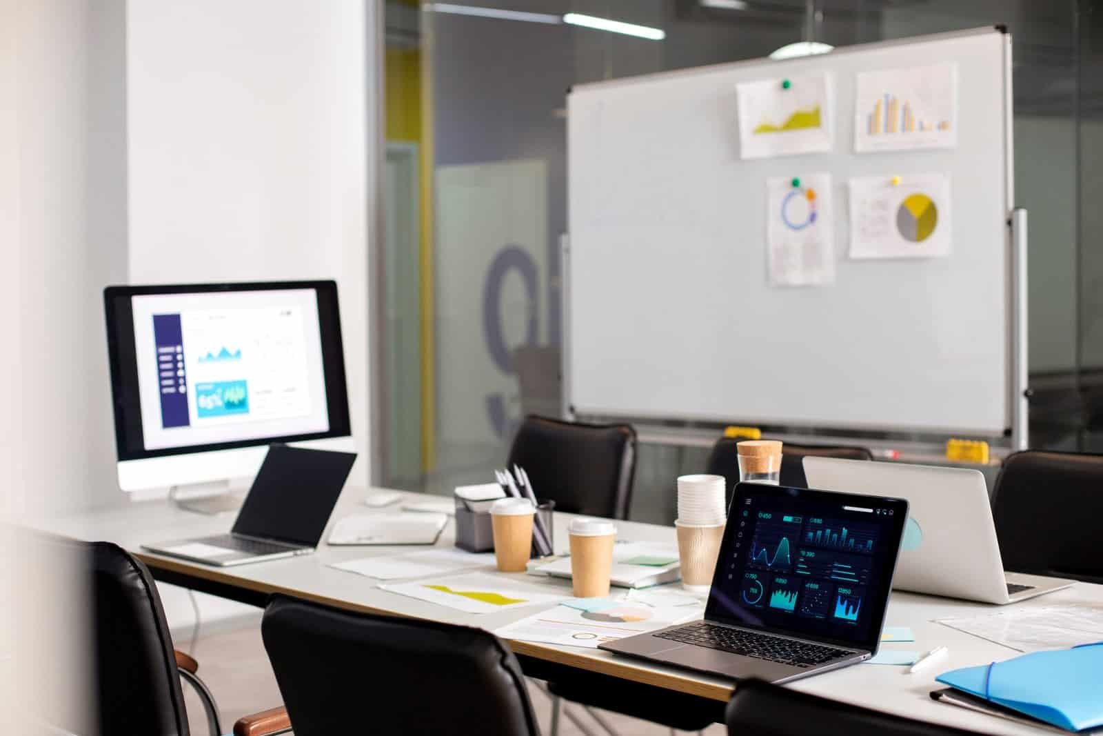 modern-equipped-computer-lab
